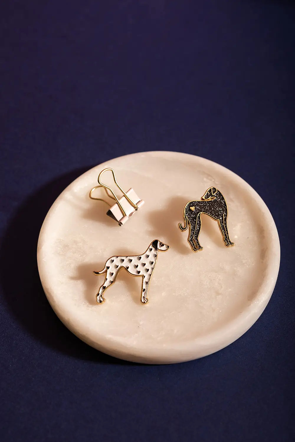 all-the-ways-to-say-pins-greyhound-emaille-pin-windhund-gold image 6