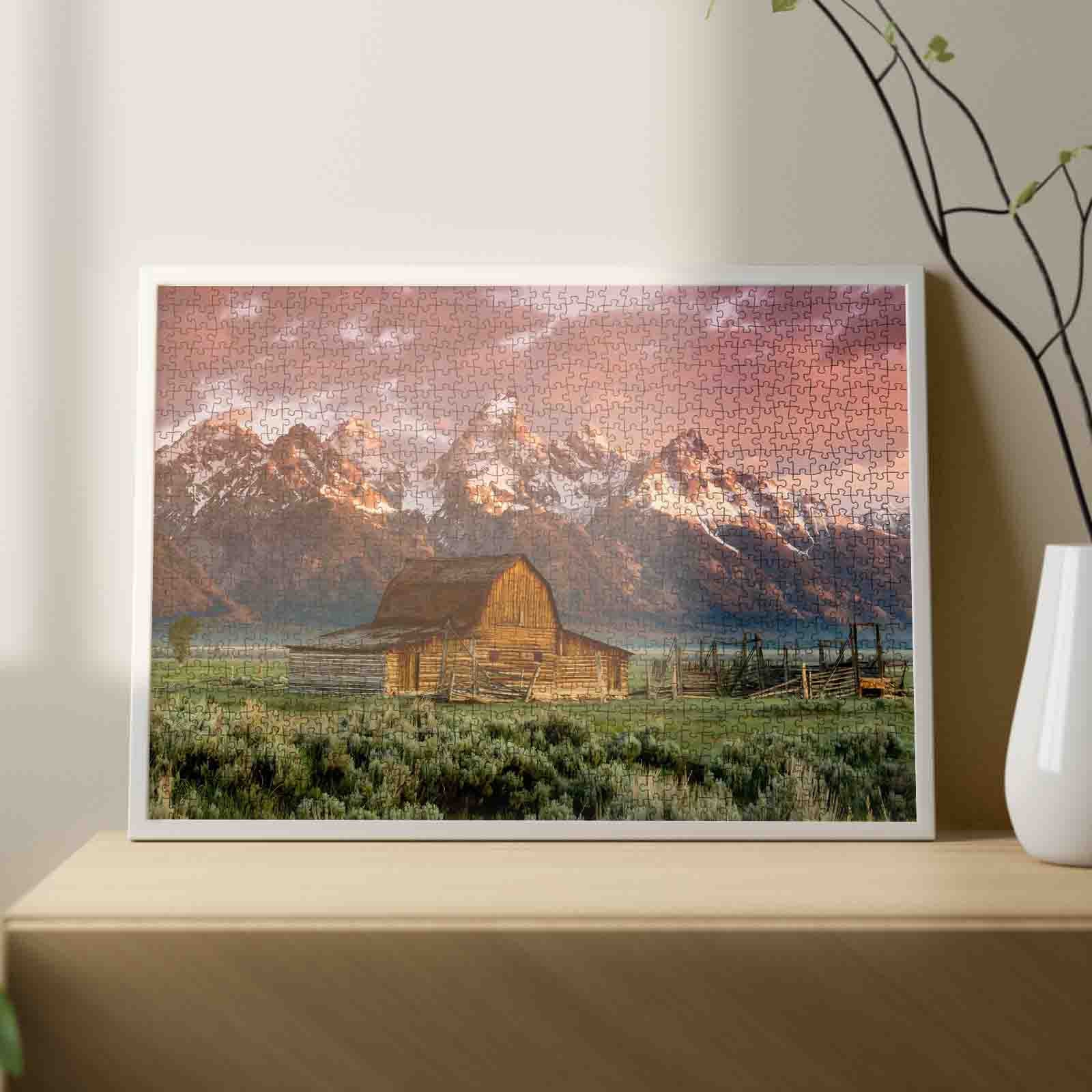 tucocoo-mountain-sunrise-barn-puzzle-1000-teile image 3