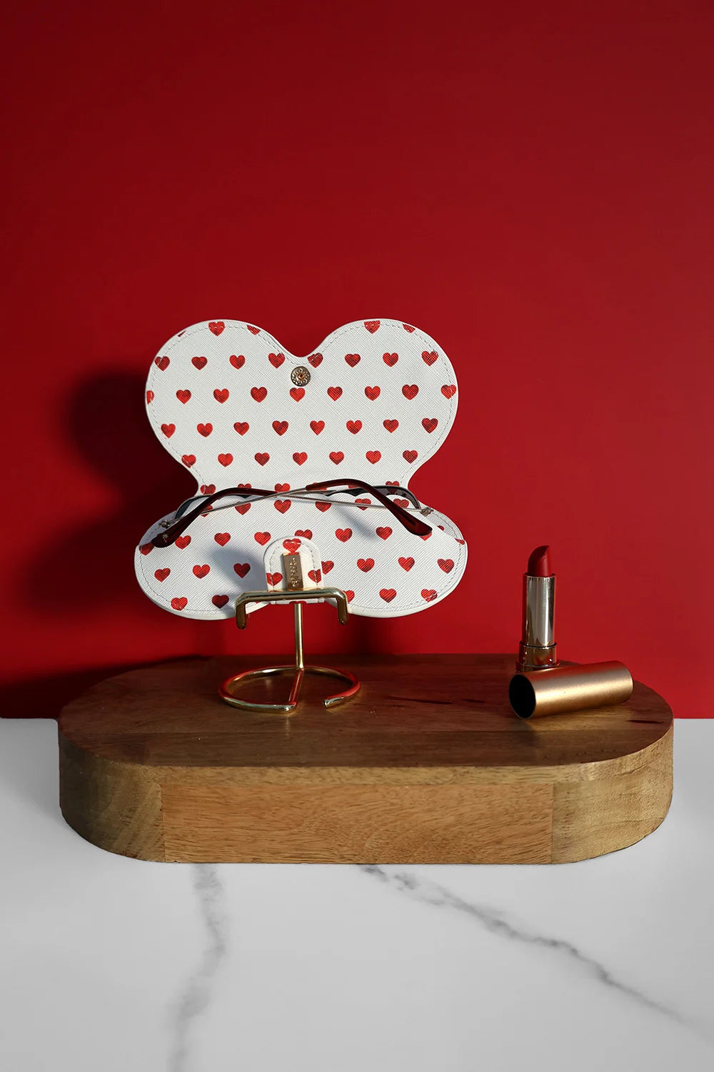 all-the-ways-to-say-clip-case-red-hearts-brillenetui-herzen image 4