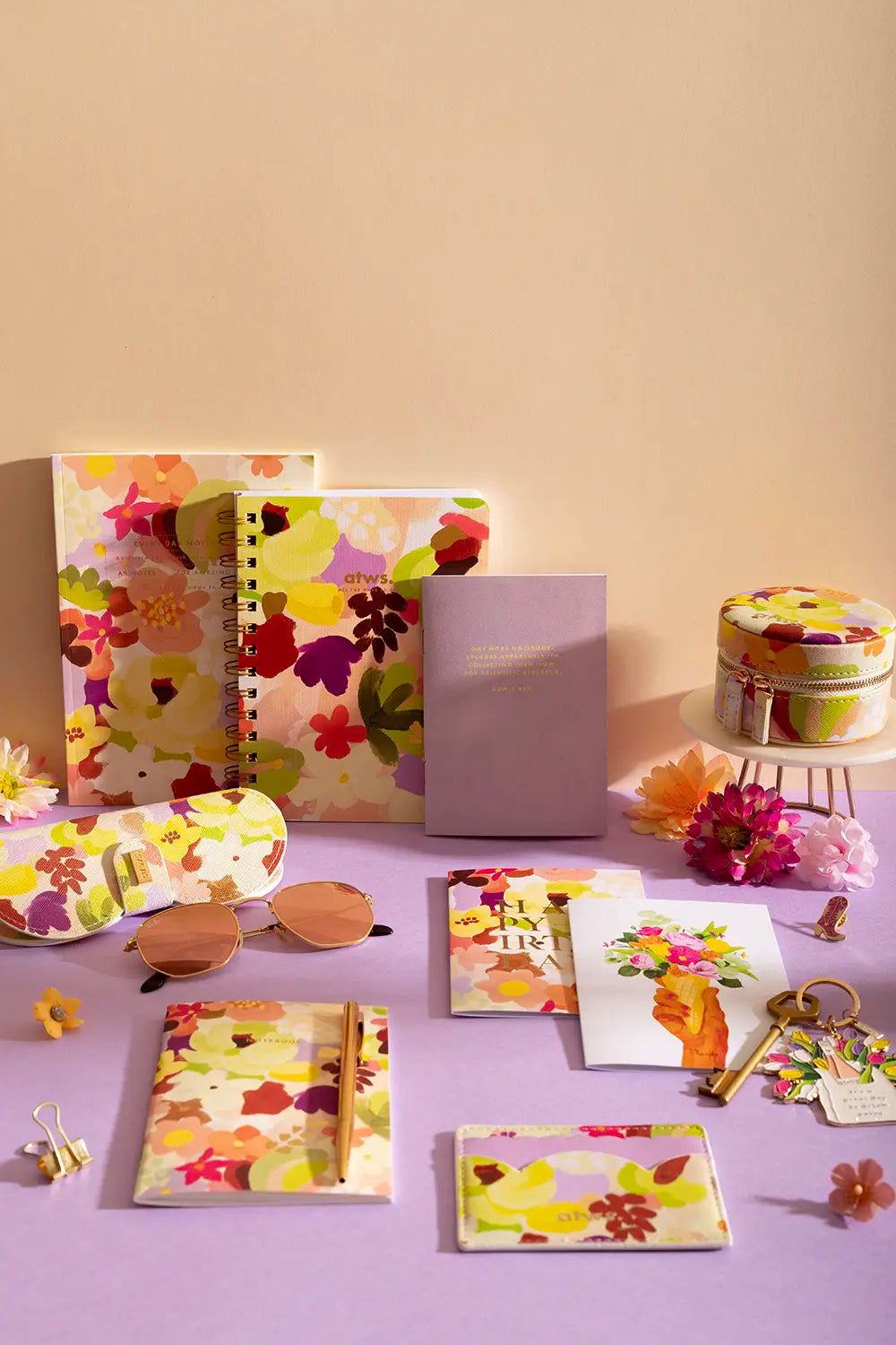 all-the-ways-to-say-clip-case-spring-sweets-brillenetui-floral image 7