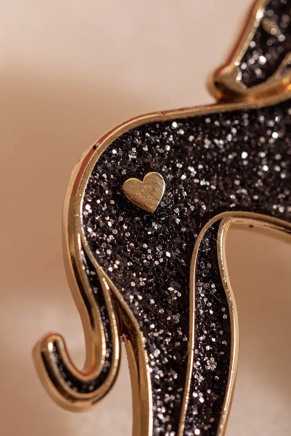 all-the-ways-to-say-pins-greyhound-emaille-pin-windhund-gold image 3