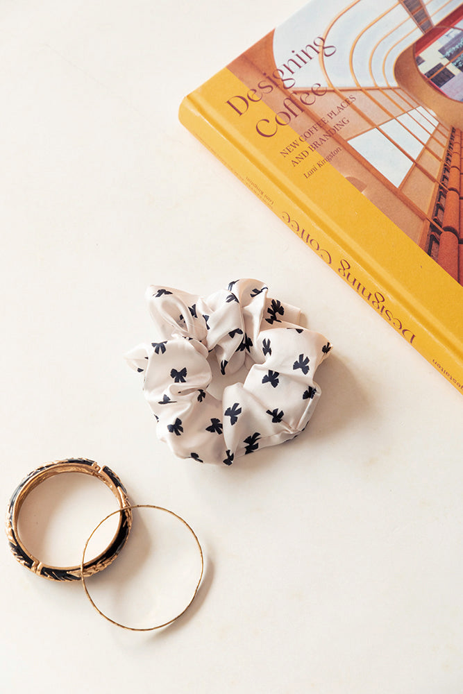 all-the-ways-to-say-black-bow-scrunchies-duo-schwarz-2er image 5