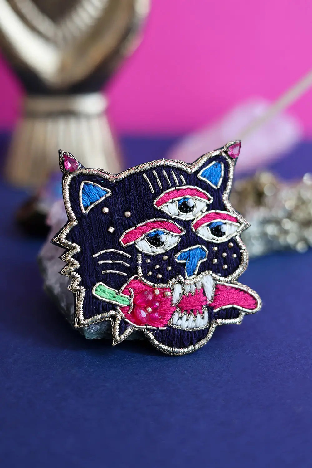 all-the-ways-to-say-mexican-tiger-brosche-handgestickt-65mm image 5