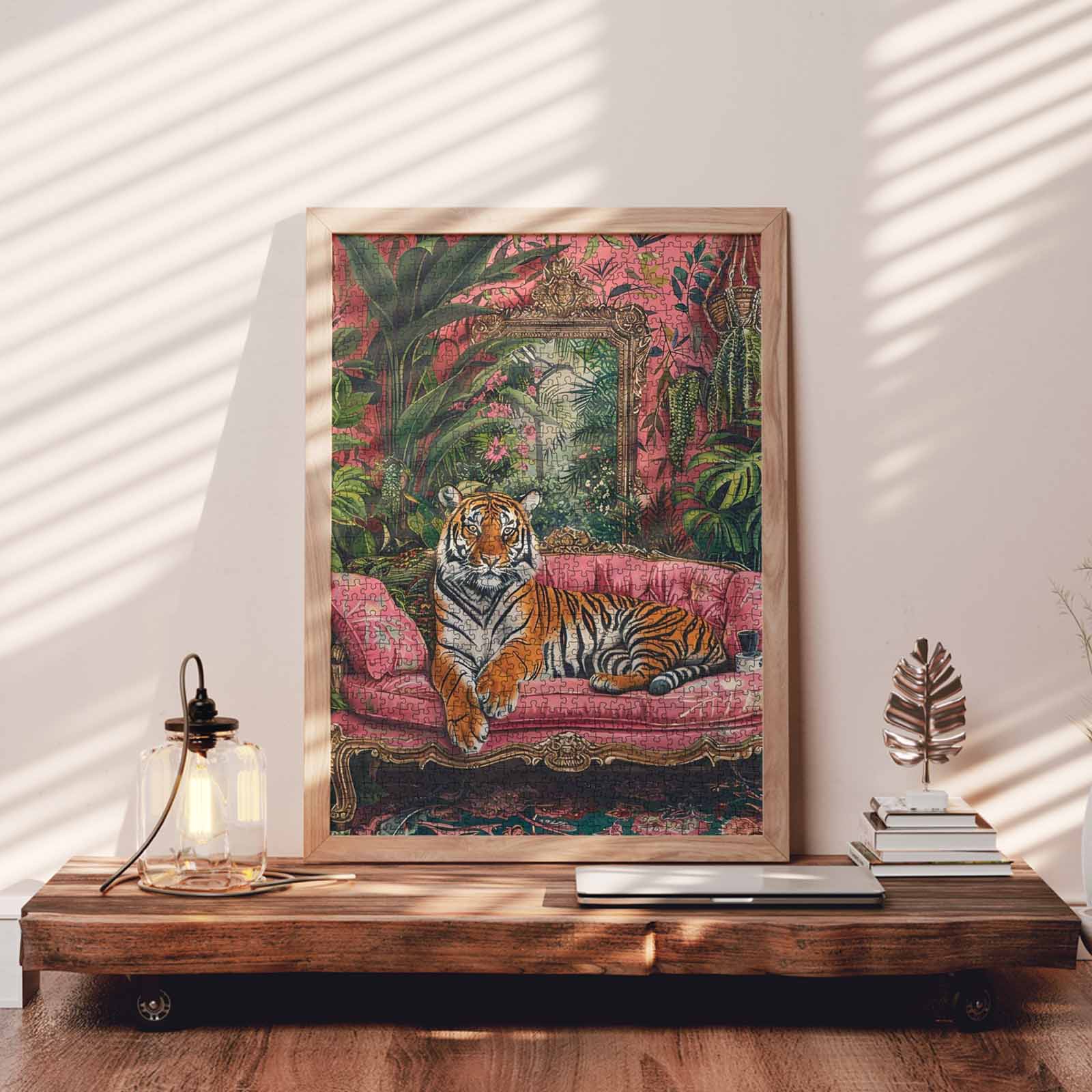 tucocoo-tiger-auf-samtsofa-puzzle-1000-teile-tiermotiv image 3