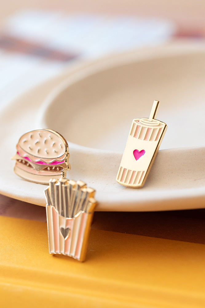 all-the-ways-to-say-junk-food-xl-pin-burger-pommes-gold image 5