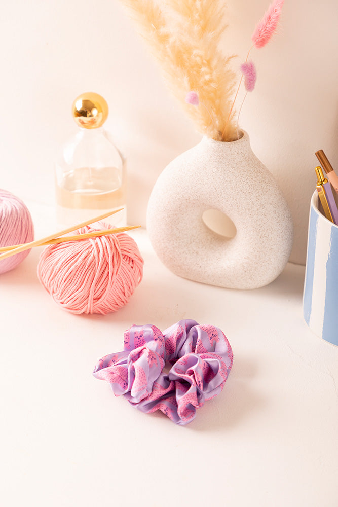 all-the-ways-to-say-happy-cat-scrunchies-duo-katzen-pink image 3