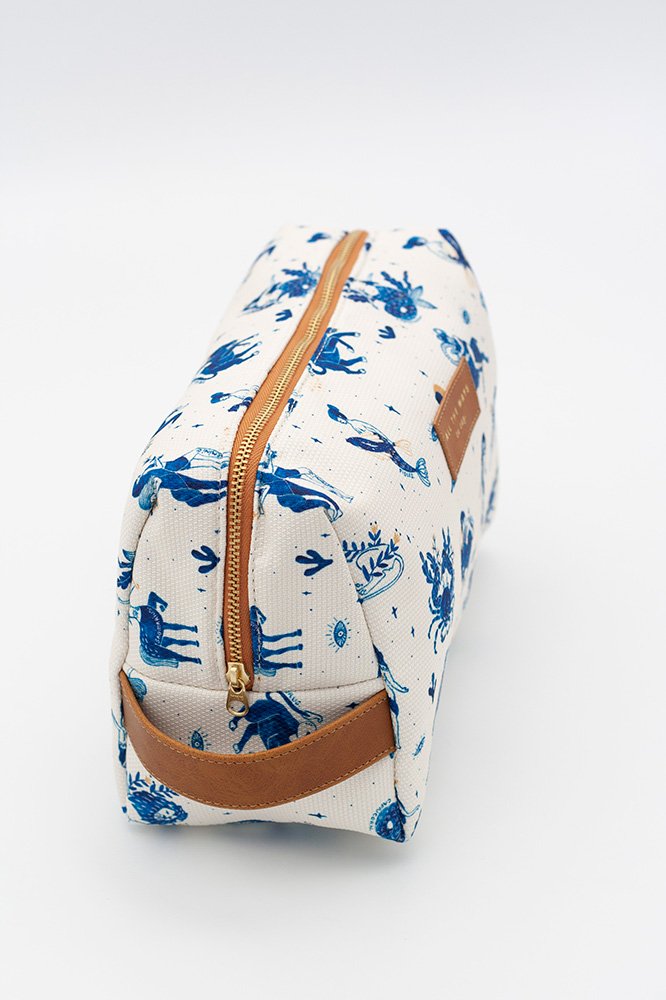 all-the-ways-to-say-astro-kulturtasche-blau-sterne-recycelt image 6